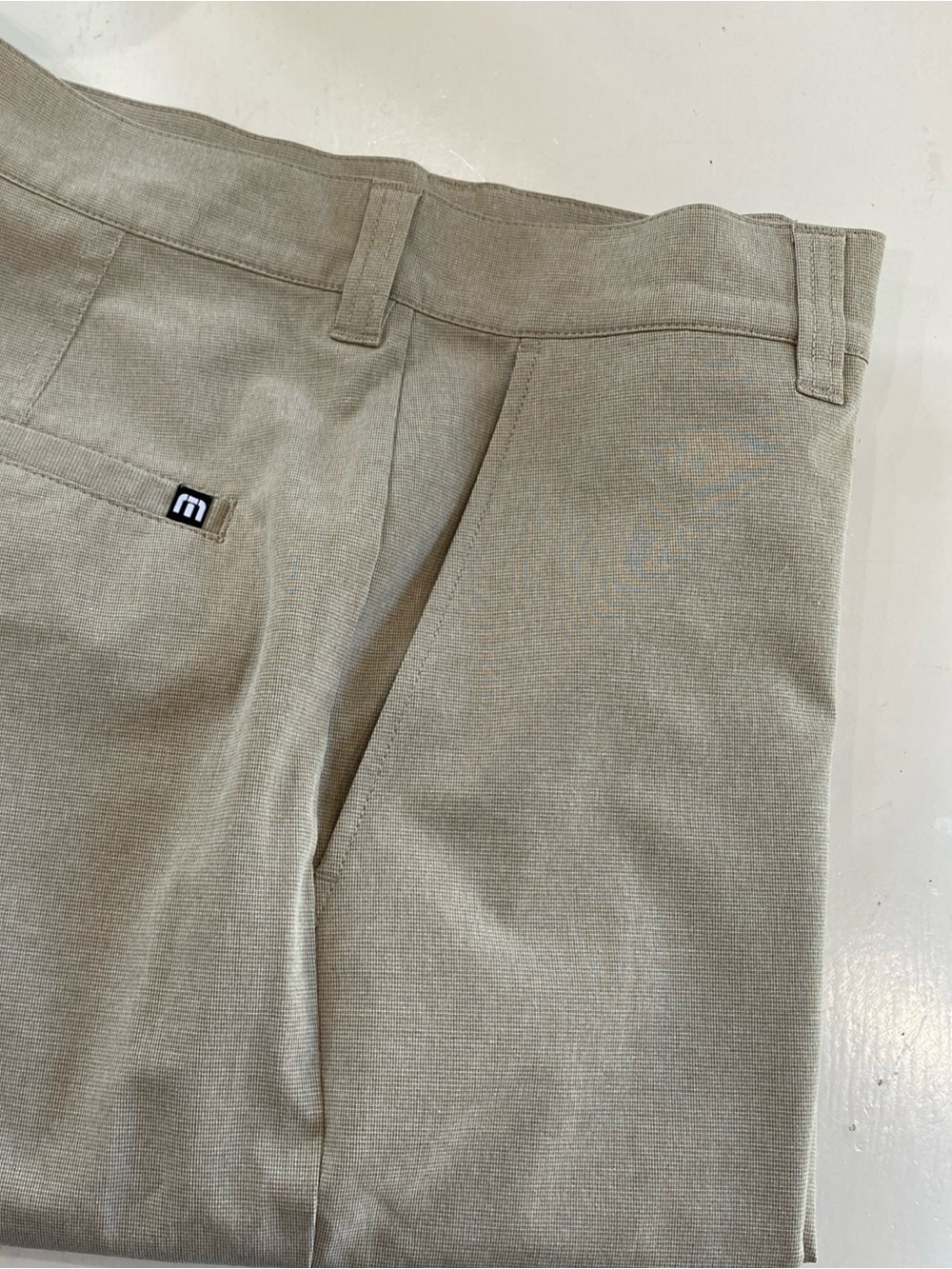 Travis Mathew Men's Flat Front Shorts Dark Beige 30x10 Athleisure golf casual